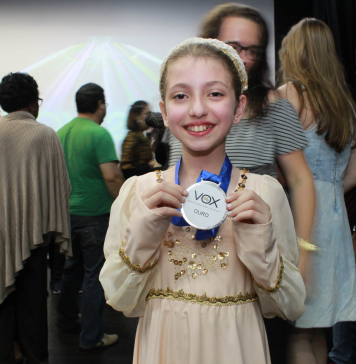 Natalia Antognoni de Caxias do Sul é a campeã do Festival de Música Infanto-Juvenil