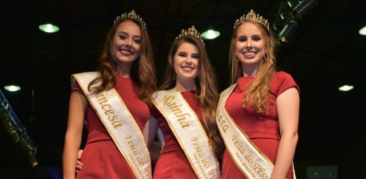 Karla Fabricio é eleita Rainha da 5ª Festa do Pêssego de Pinto Bandeira