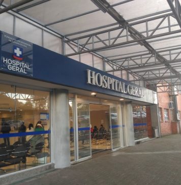 Super-heróis de verdade surpreendem crianças da ala oncológica do HG em Caxias do Sul