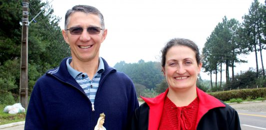 Conheça casal que se dedica há anos em ajudar na Romaria de Caravaggio