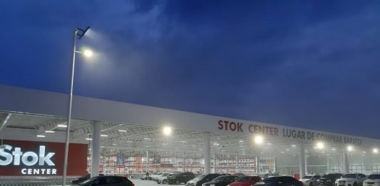 Apae Caxias fecha parceria com Stok Center em Troco Solidário
