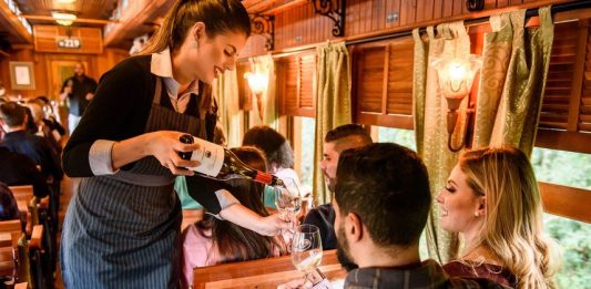 Passeios especiais: experiência única a bordo da Maria Fumaça na Serra Gaúcha