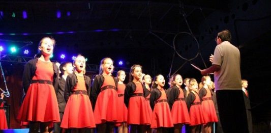 Coral Show Canarinhos homenageia as Mães em Garibaldi