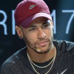 Mulher que acusa Neymar entregou imagens e dossiê à polícia