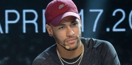 Mulher que acusa Neymar entregou imagens e dossiê à polícia