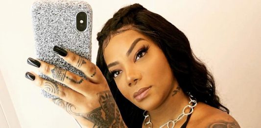 Ludmilla posta foto com a namorada Brunna Gonçalves
