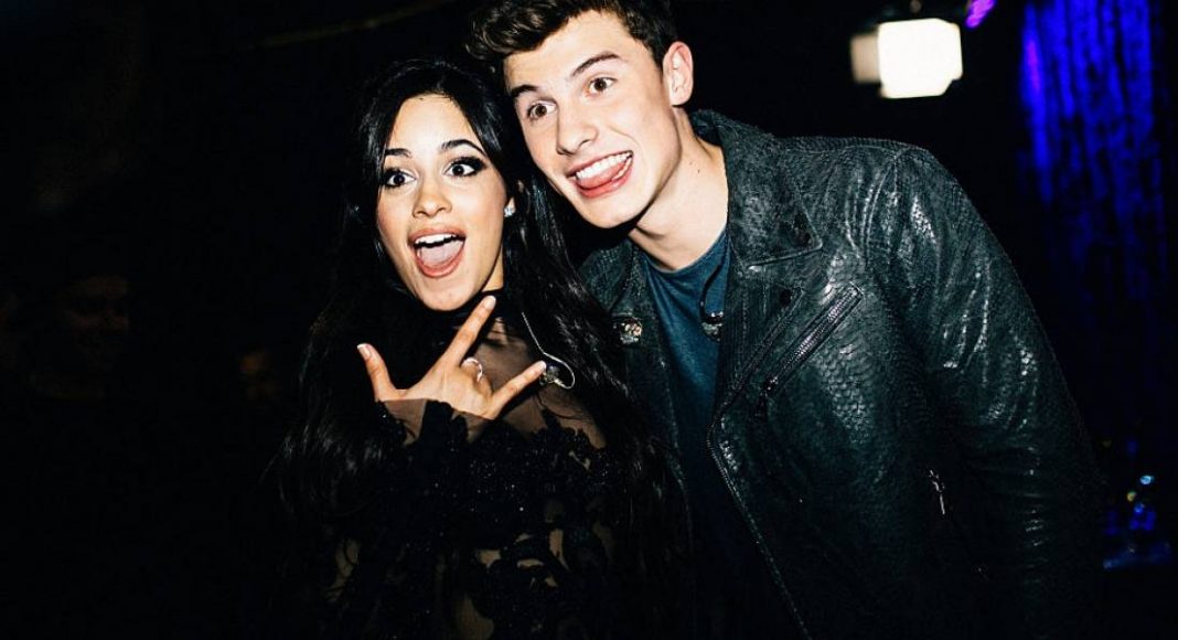 Shawn Mendes derruba Camila Cabello no chão em ensaio do vídeo de Señorita