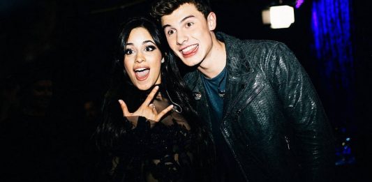 Shawn Mendes derruba Camila Cabello no chão em ensaio do vídeo de Señorita
