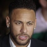 Polícia decide não indiciar Neymar por caso de estupro