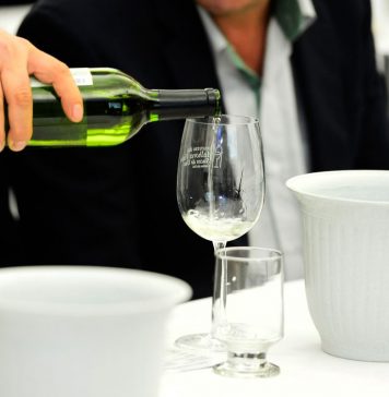 Iniciou as avaliações sensoriais do 22º Concurso dos Melhores Vinhos e Sucos de Uva de Caxias do Sul