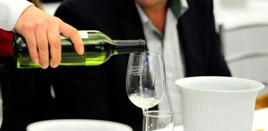 Iniciou as avaliações sensoriais do 22º Concurso dos Melhores Vinhos e Sucos de Uva de Caxias do Sul
