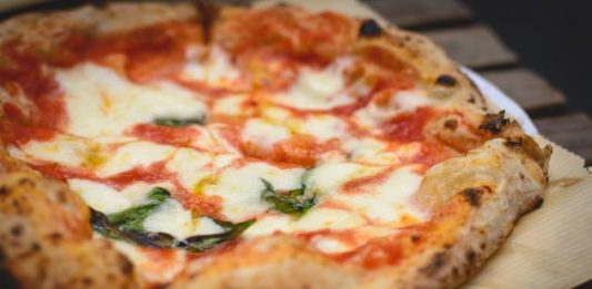 Japonês ganha competição na Itália com melhor pizza napolitana