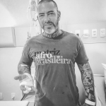 Após acidente de moto, Henrique Fogaça descobre problema de saúde