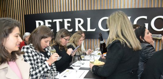 Vinícola Peterlongo recebeu a Confraria do Espumante