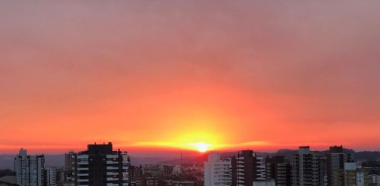 Registro do pôr do sol de domingo