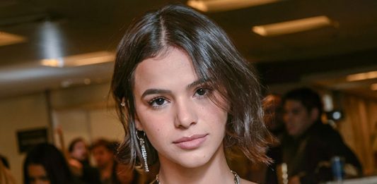 Quem é o modelo com quem Bruna Marquezine dividiu o carro nos EUA
