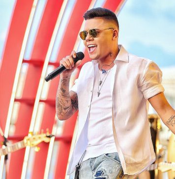 Sertanejo é detido dormindo em carro após festa e sem CNH