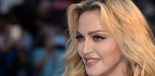 Madonna e Anitta gravarão clipe em comunidade do Rio de Janeiro