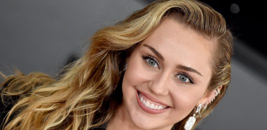 Miley Cyrus relata susto em avião que quase terminou em acidente