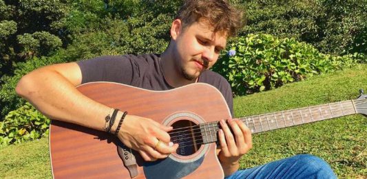 Cantor sertanejo de 22 anos morre em acidente