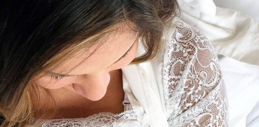 Claudia Leitte mostra primeira foto de Bela