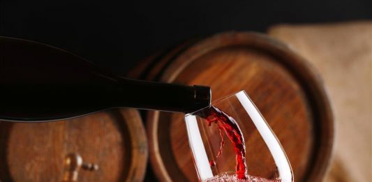 Campus de Bento Gonçalves promove curso de degustação e serviço de vinhos do Brasil