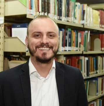 Jornalista Egui Baldasso lança e autografa novo livro em Farroupilha