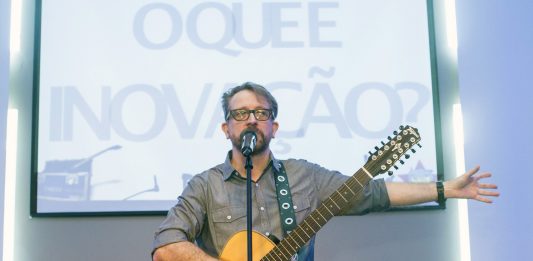 Thedy Corrêa palestra em Bento Gonçalves sobre o impacto da música na vida das pessoas