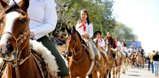2º Desfile Temático Farroupilha acontece nesta sexta-feira