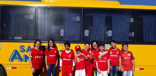 Escola vai ao Estádio da Rádio Amizade esteve no Beira Rio