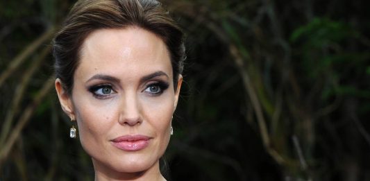 Angelina Jolie decide adotar mais um filho