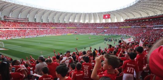 Escola vai ao Estádio da Rádio Amizade leva crianças de Bento Gonçalves ao jogo do Inter