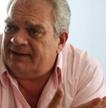 Ator Zé Victor Castiel é um dos destaques da Feira do Livro de Garibaldi