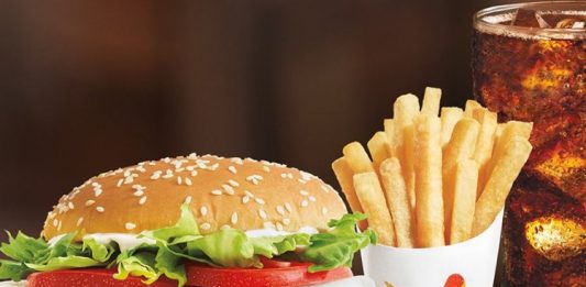 Burger King fecha parceria com Rede SIM para abrir lanchonetes nos postos do RS