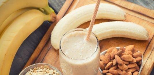 Alimentos que o ajudarão a dormir bem