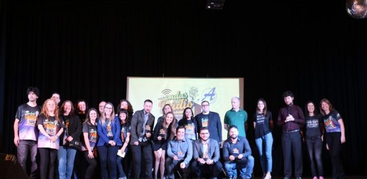 Nas ondas do rádio: Alfredo Aveline realiza espetáculo e premia rádios de Bento Gonçalves