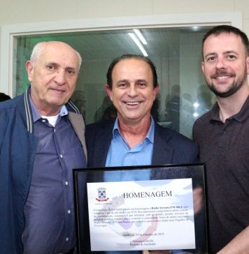 Diretores do Grupo RSCOM, Carlos Domingos Piccoli e Marcelo Dytz Piccoli com o Prefeito de Garibaldi Antônio Cettolin