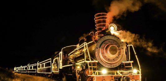 Show de Natal invade os vagões da Maria Fumaça