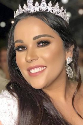 Brasileira se torna a Plus Size mais bonita do planeta