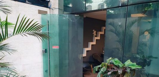Porta dos Fundos: câmera mostra placa de caminhonete e criminosos com capuzes