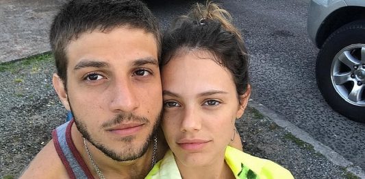 Nasce Maria, a primeira filha de Chay Suede e Laura Neiva