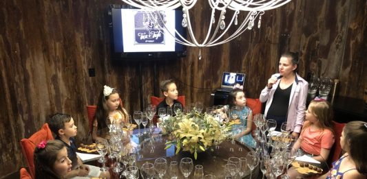 Roteiro de harmonização de bebidas sem álcool e chocolates na Vinícola Garibaldi