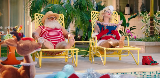 Katy Perry dá férias para o Papai Noel no clipe de Cozy Little Christmas