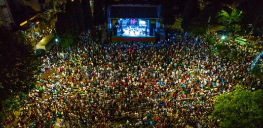 Milhares de pessoas prestigiaram a Festa da Virada