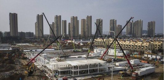 Vídeo acelerado mostra construção de hospital na China em 10 dias