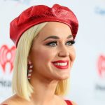 Katy Perry revela que está grávida em novo clipe