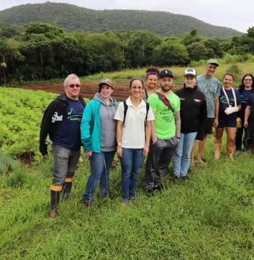 Canadenses visitam o IFRS para trocar experiências sobre práticas e ensino na área de agricultura