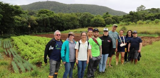 Canadenses visitam o IFRS para trocar experiências sobre práticas e ensino na área de agricultura