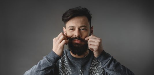 Humorista Nando Viana apresenta show inédito em Bento Gonçalves