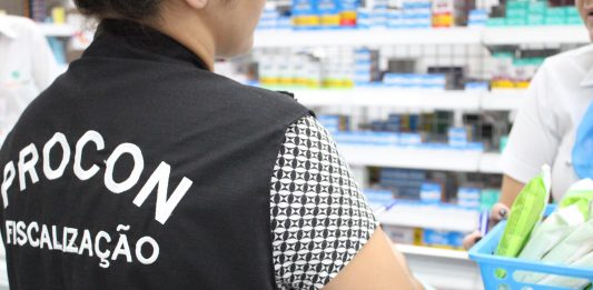 Como denunciar no Procon preço abusivo do álcool gel e máscaras